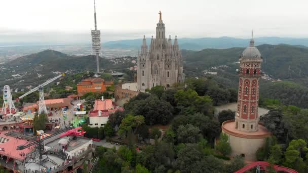 Barcelona Spanje Pretpark Tibidabo Katholieke Kerk Luchtfoto Panoramisch Uitzicht Barcelona — Stockvideo