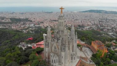 Barselona - İspanya - Tibidabo Tapınağı İsa'nın Kutsal Kalp Tapınağı ile ünlü Tibidabo dağdan İsa'nın Kutsal Kalp Kutsal Kalp Panoramik Manzara.