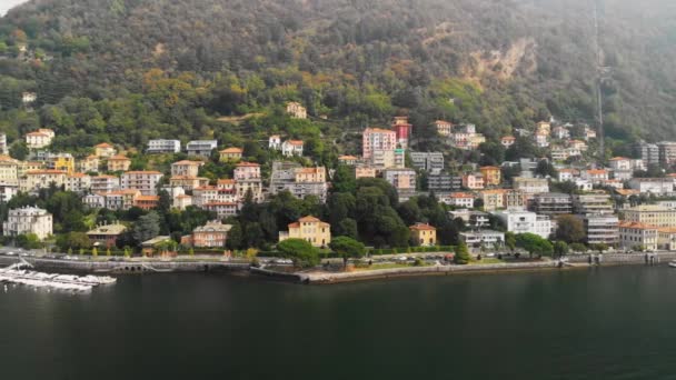 Magnífico Paisaje Las Impresionantes Villas Lago Como Italia Vista Aérea — Vídeo de stock