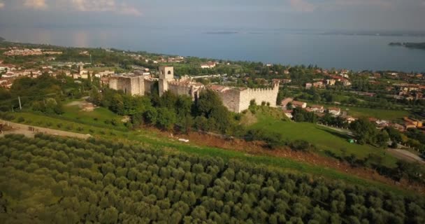 Великолепные Пейзажи Озера Гарда Замка Паденге Италия Воздушный Вид Великолепные — стоковое видео