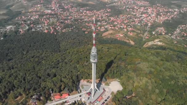 テレビ塔アヴァラ ベオグラード セルビアのアヴァラテレビ塔航空写真 — ストック動画