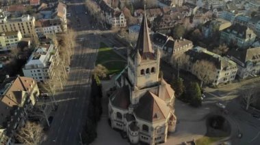 Basel'deki Neo-Romanesk tarzı St. Paul Kilisesi, Kış mevsiminde İsviçre'nin Basel'deki Neo-Romanesk tarzı St. Paul Kilisesi'nin kış havasında