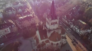 Basel'deki Neo-Romanesk tarzı St. Paul Kilisesi, Kış mevsiminde İsviçre'nin Basel'deki Neo-Romanesk tarzı St. Paul Kilisesi'nin kış havasında