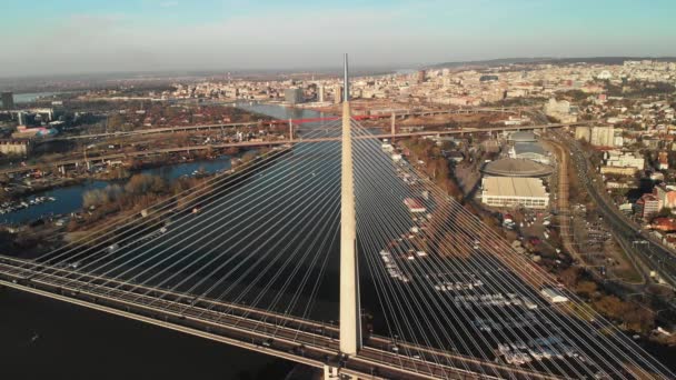 塞尔维亚贝尔格莱德著名的阿达桥在冬季的鸟瞰图 — 图库视频影像