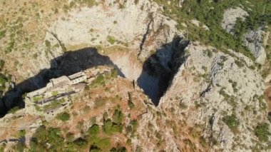 Eski Akdeniz limanı Kotor ve San Giovanni Kalesi