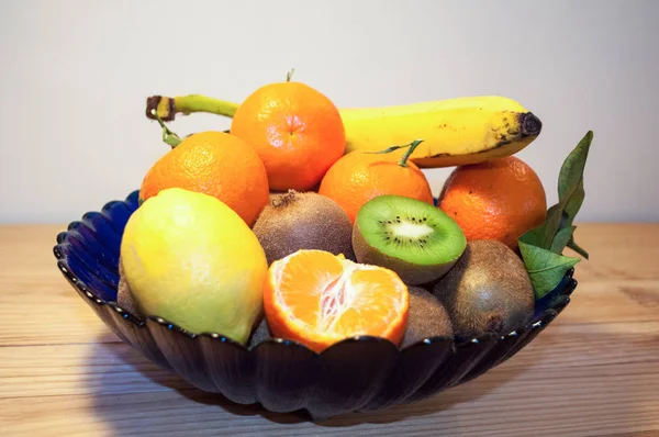 Frutas Frescas Sobre Fondo Blanco — Foto de Stock