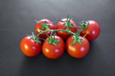  Sarmaşıkta domatesler