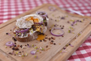  Peynirli ve jambonlu sandviç