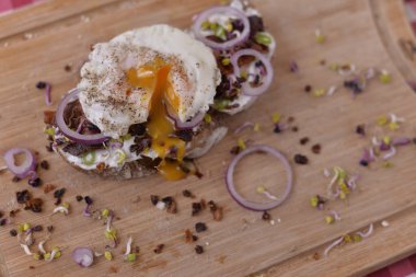  Soslu ızgara sığır eti biftek