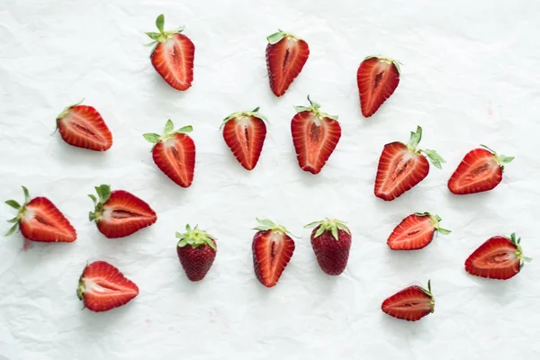 Fresas Frescas Aisladas Sobre Fondo Blanco — Foto de Stock