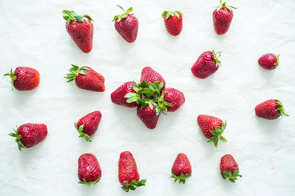 Fresas Frescas Aisladas Sobre Fondo Blanco — Foto de Stock