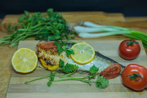 Fish Meal Lemon Tomatoes — Stock Photo, Image