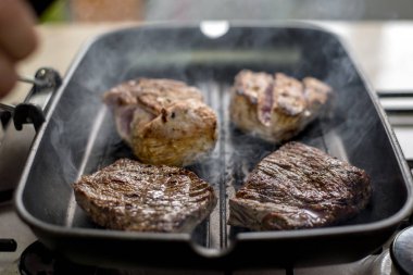  ızgarada pişirilen kırmızı et