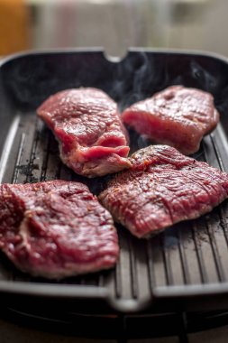  ızgara için pişirilen kırmızı et