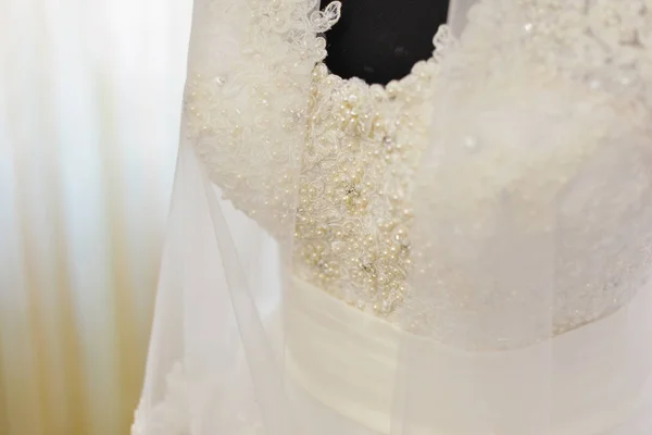 Traditionelles Weißes Hochzeitskleid — Stockfoto