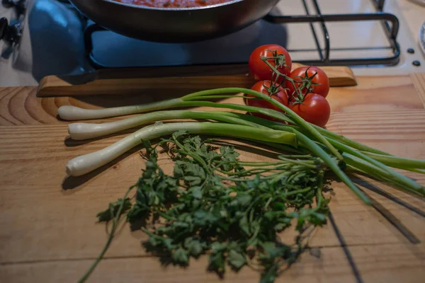 Frisches Gemüse Und Gemüse Auf Dem Tisch — Stockfoto