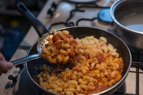 Těstoviny Rajčatovou Omáčkou Parmezánem — Stock fotografie