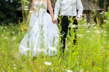 Gelin ve damat sahada