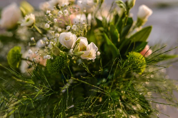 Bouquet Della Sposa Con Rose — Foto Stock