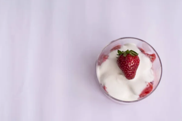 Strawberry Yoghurt Bowl — Stock Photo, Image