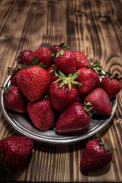 Fresas Sobre Fondo Textura Madera — Foto de Stock