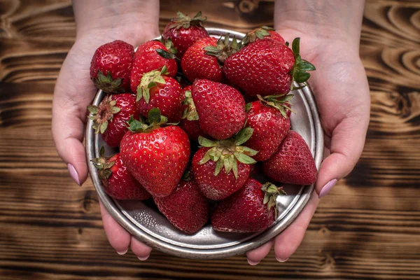 Fraises Sur Fond Texture Bois — Photo