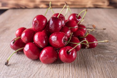  arka planda kırmızı kiraz