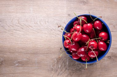 arka planda kase kiraz