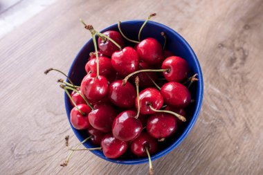 arka planda kase kiraz