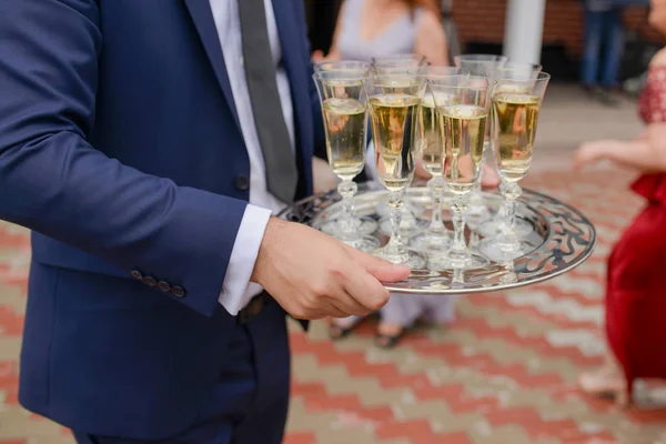 Champagne Glas Serveras Brickan — Stockfoto