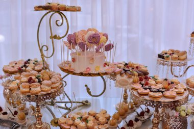  şenlikli etkinlikte bar kek