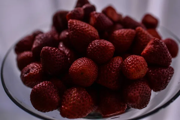 Erdbeeren Der Vase Hintergrund Serviert — Stockfoto