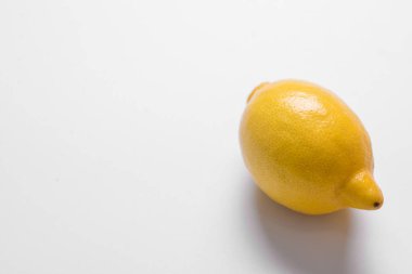  izole beyaz zemin üzerine limon