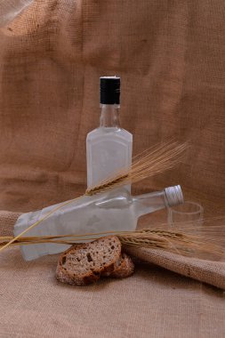  votka ve baharat şişeleri