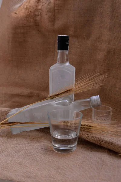 Botol Vodka Latar Belakang — Stok Foto