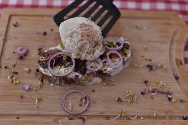  masada siyah yumurta ve soğan