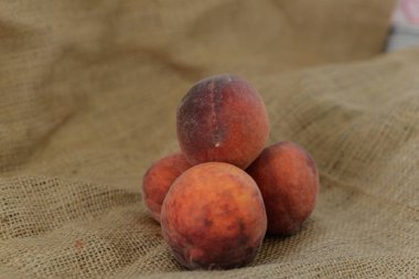 arka planda taze şeftali