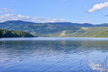dağ manzarası ve göl