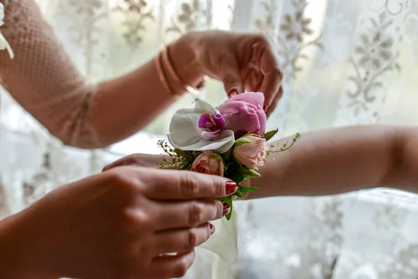 Mariée Avec Bracelet Floral — Photo