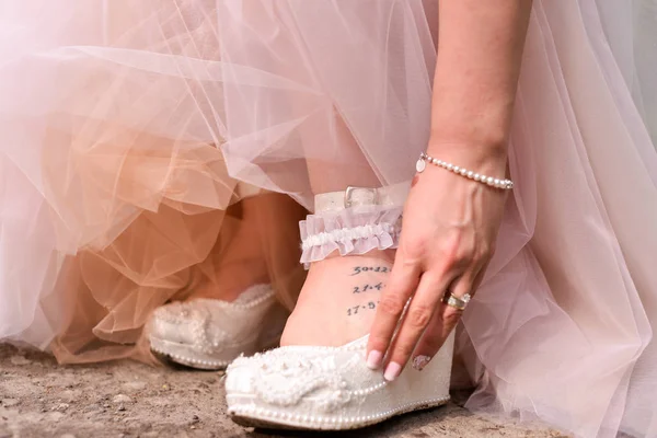 新娘鞋她的鞋子 — 图库照片