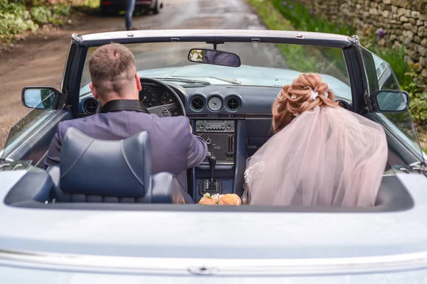 Groom Bride Car — Stock Photo, Image