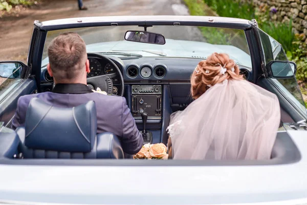 Groom Bride Car — Stock Photo, Image