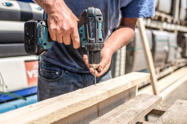  kendi kendine dokunarak işçi vidaları