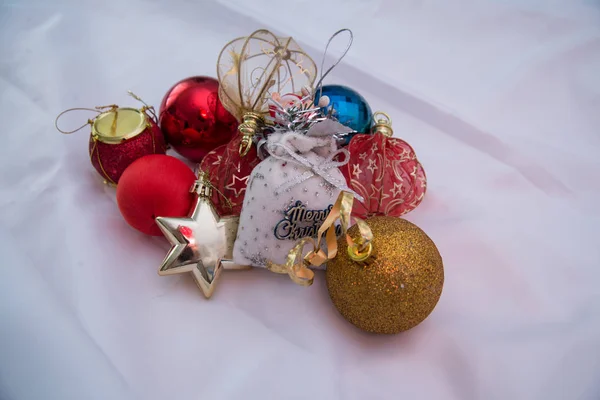 Boules Décorations Noël Sur Fond Blanc — Photo