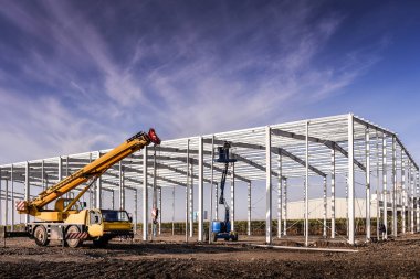  vinçli sanayi salonu inşaatı