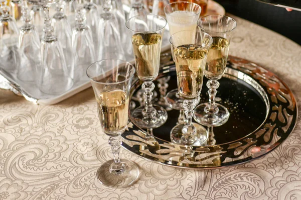 Deux Verres Champagne Sur Table — Photo