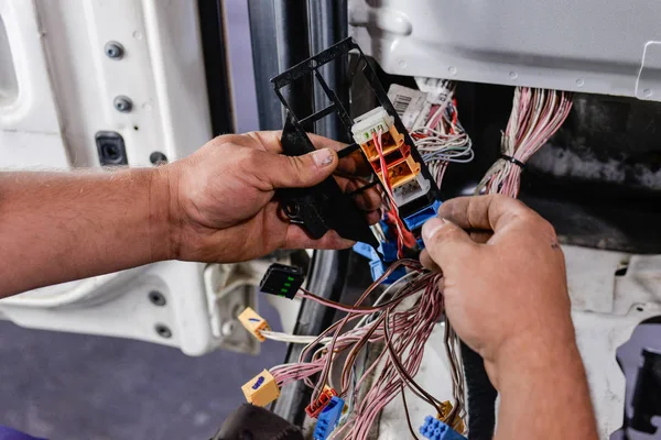 Mãos Eletricista Trabalho — Fotografia de Stock