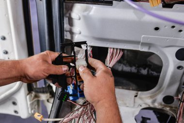 Auto makinist iş başında