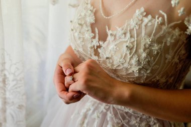  Gelinin elleri