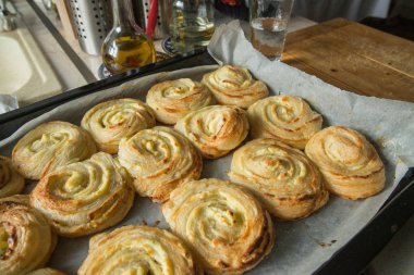  peynir ile folyo turta